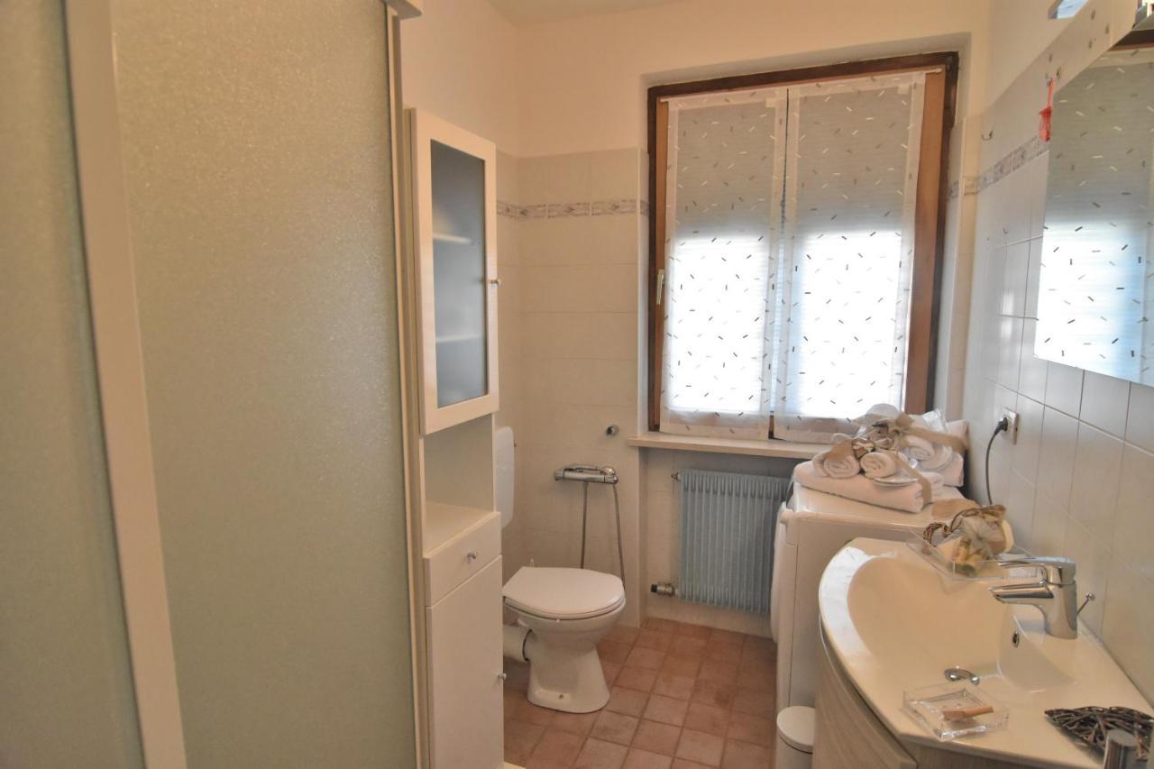 Appartamento Da Romina Con Parcheggio Gratuito Sanzeno Bagian luar foto