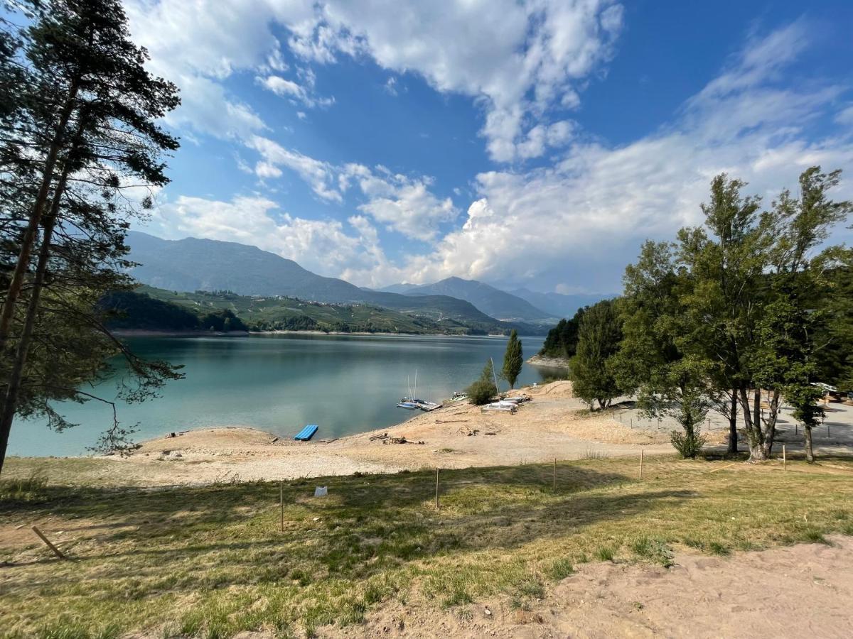 Appartamento Da Romina Con Parcheggio Gratuito Sanzeno Bagian luar foto